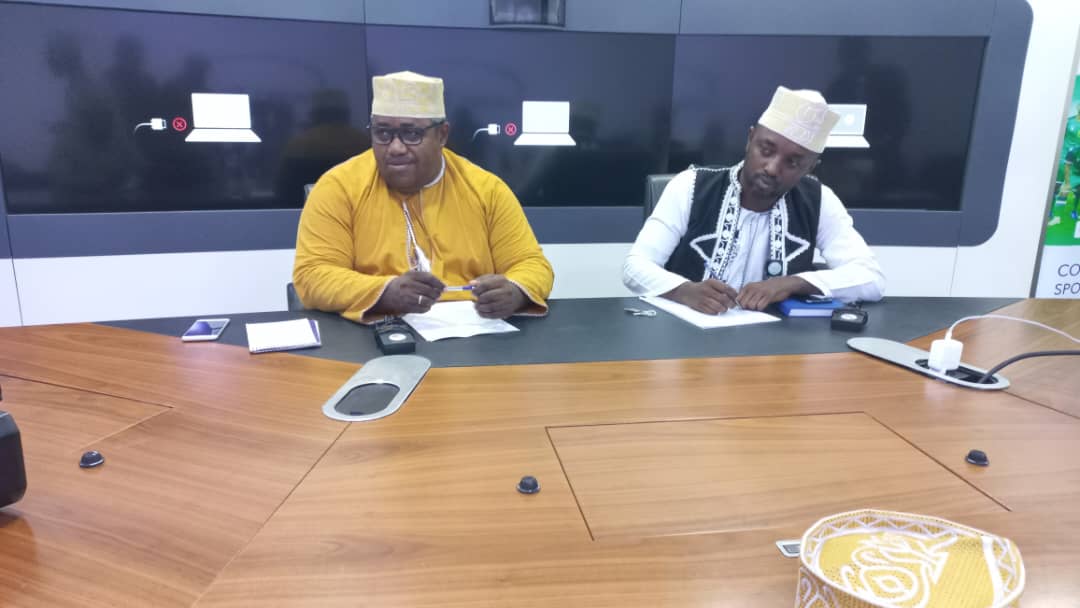 image Comores TELECOM renvoie CMM dans les cordes